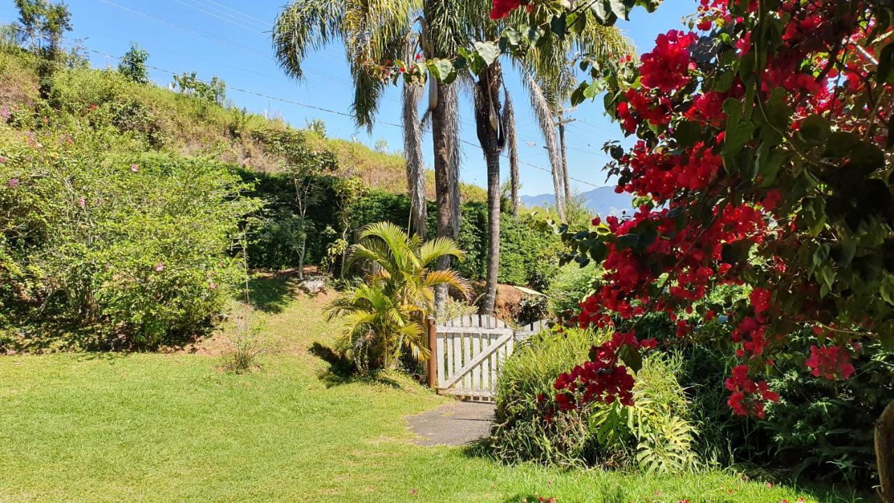 Casa Na Montanha A 500 Metros Da Pedra Do Bau Lejlighed São Bento do Sapucaí Eksteriør billede
