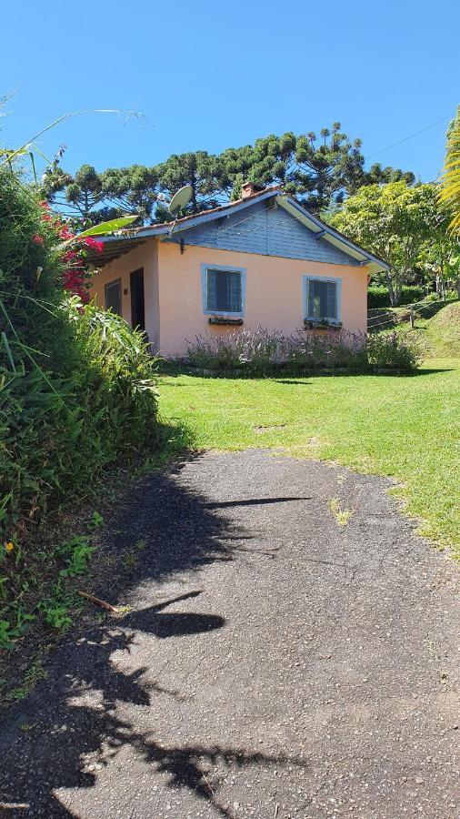 Casa Na Montanha A 500 Metros Da Pedra Do Bau Lejlighed São Bento do Sapucaí Eksteriør billede